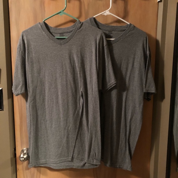 Hanes ComfortSoft Gray V-Neck T-Shirt Sz L - Picture 1 of 4